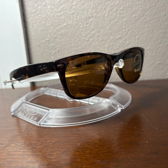 Ray-Ban New Wayfarer Classic sunglasses (RB2132 710 55-18) - Picture 3 of 12